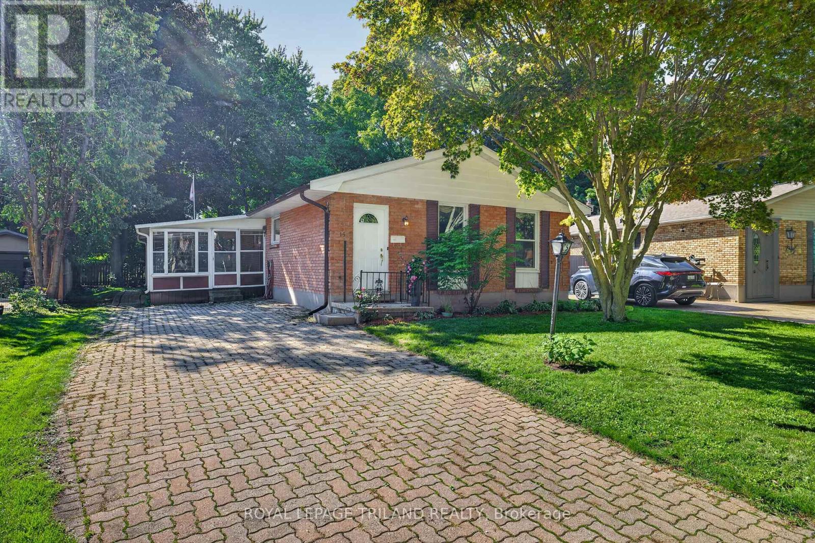 15 Carmen Crescent, London North, Ontario  N5X 2B4 - Photo 2 - X13784002