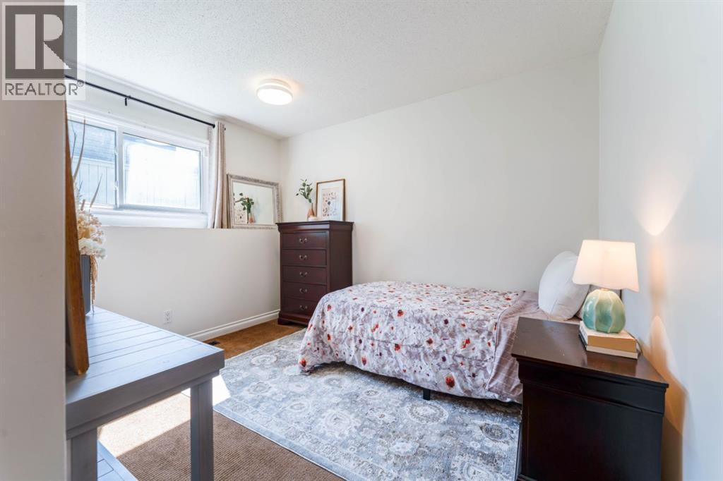 1004 Huntercove Place NW, Calgary, Alberta  T2K 4S3 - Photo 14 - A2339545