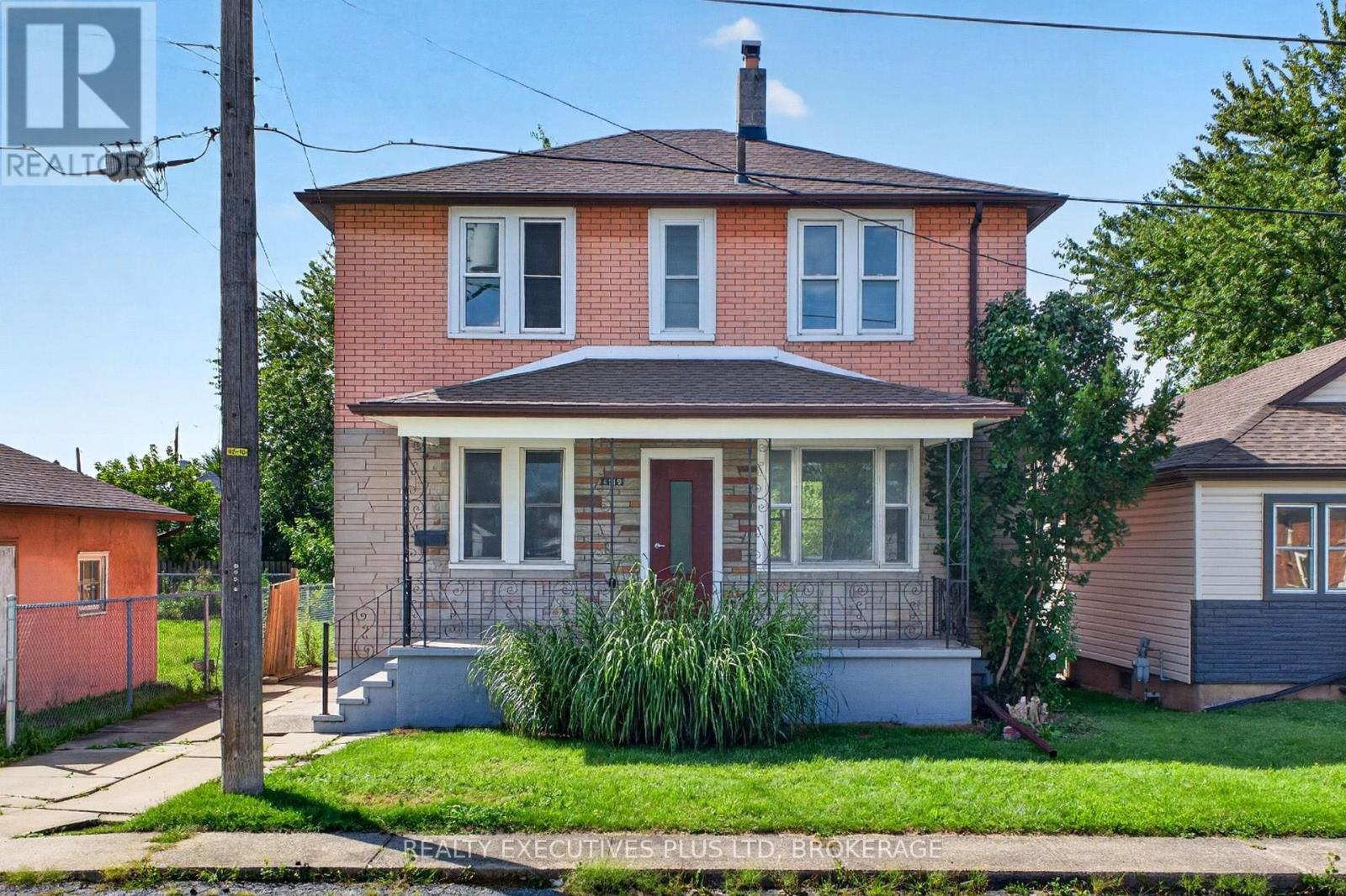 4119 Dyson Avenue, Niagara Falls, Ontario  L2E 3L6 - Photo 1 - X13784096