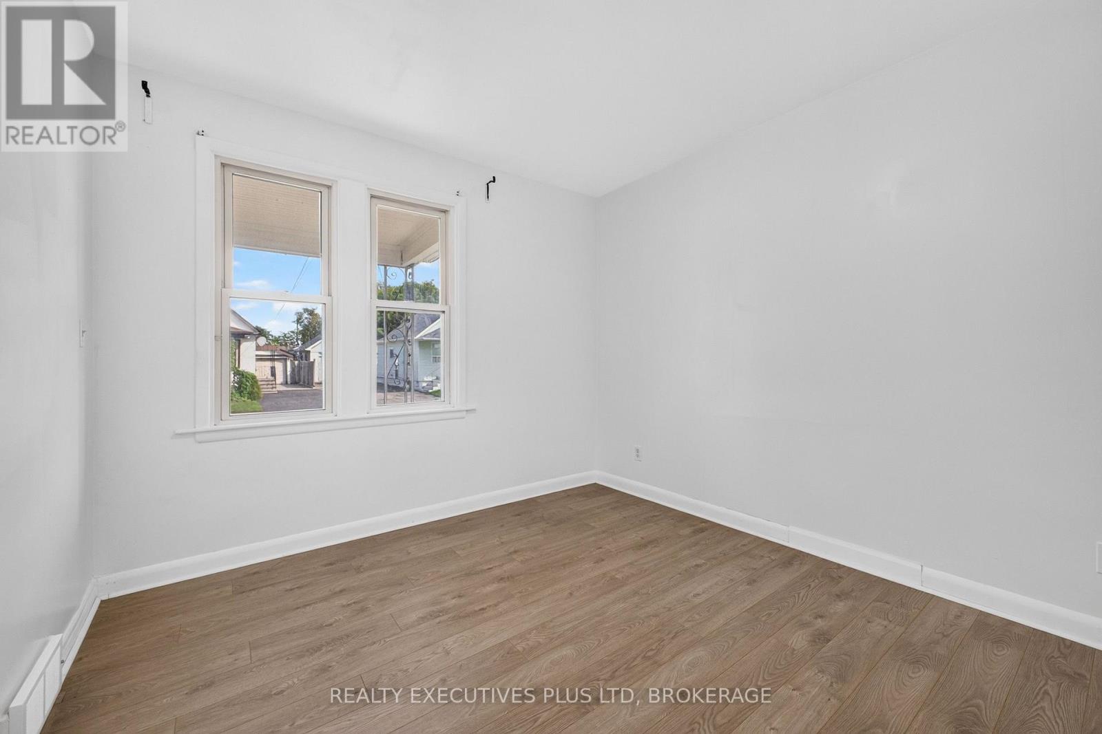 4119 Dyson Avenue, Niagara Falls, Ontario  L2E 3L6 - Photo 8 - X13784096