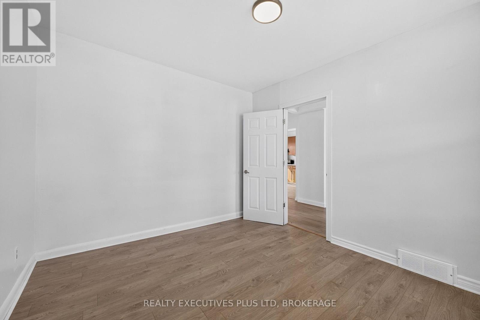 4119 Dyson Avenue, Niagara Falls, Ontario  L2E 3L6 - Photo 9 - X13784096