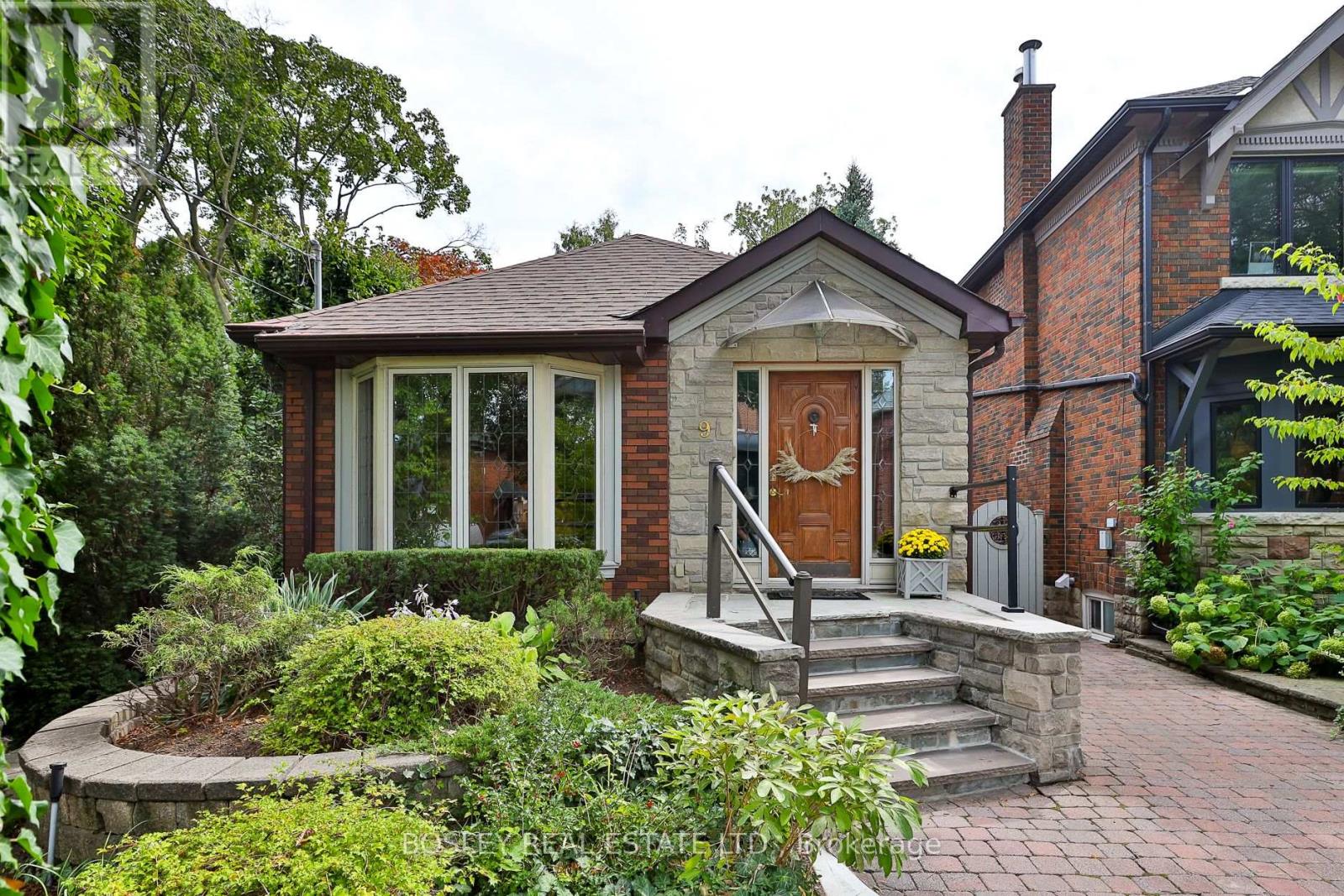 9 Cameron Crescent, Toronto, Ontario  M4G 1Z7 - Photo 2 - C13784024