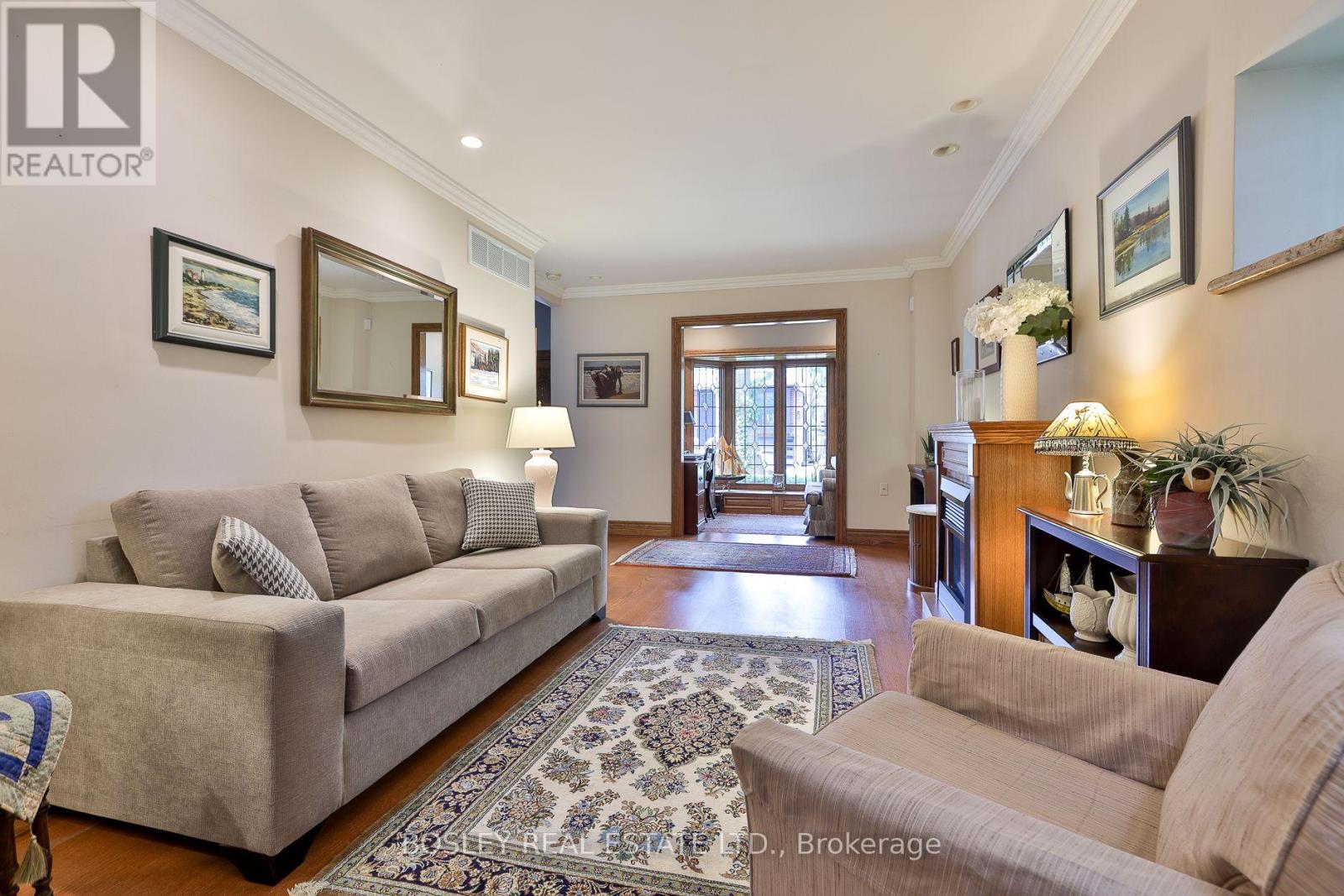 9 Cameron Crescent, Toronto, Ontario  M4G 1Z7 - Photo 7 - C13784024