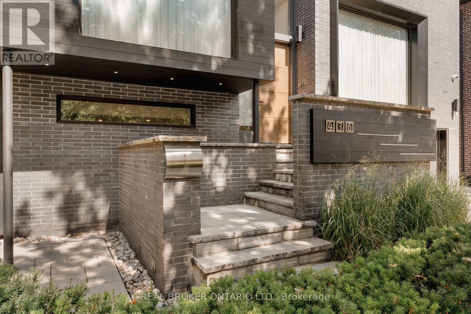 436 Glengarry Avenue, Toronto, Ontario  M5M 1E8 - Photo 3 - C13784082