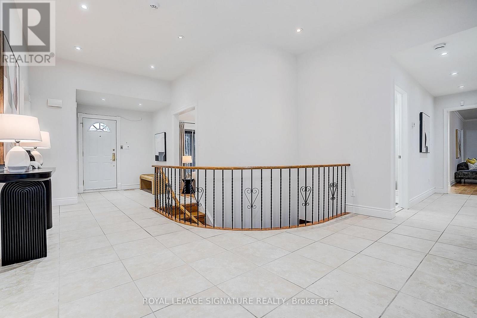 46 Caravan Drive, Toronto, Ontario  M3B 1N3 - Photo 4 - C13784104