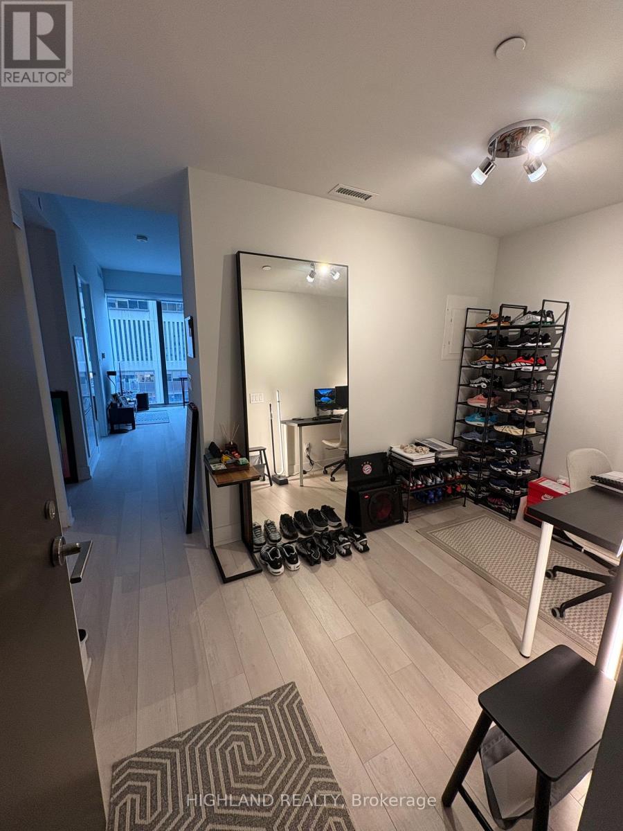 2405 - 8 Cumberland Street, Toronto, Ontario  M4W 0B6 - Photo 10 - C13783666