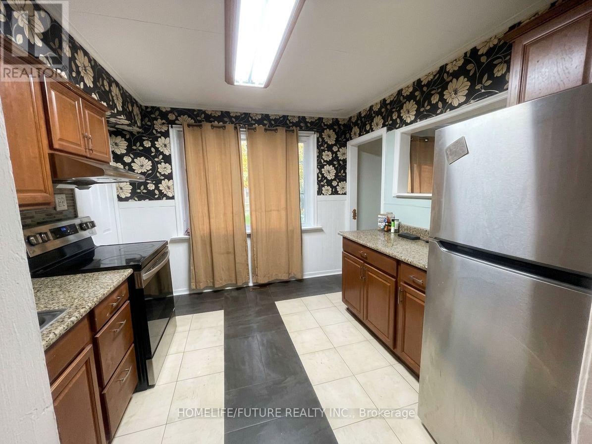 125 Annes Street, Whitby, Ontario  L1N 5K2 - Photo 3 - E13783102