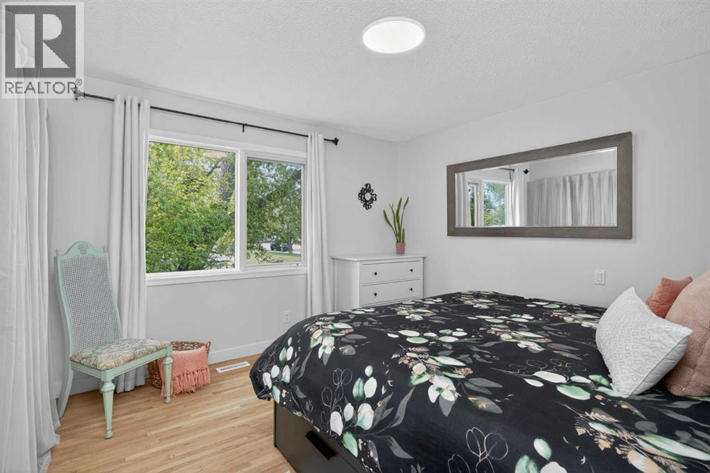 10704 Maplecrest Road SE, Calgary, Alberta  T2J 1X9 - Photo 14 - A2345181