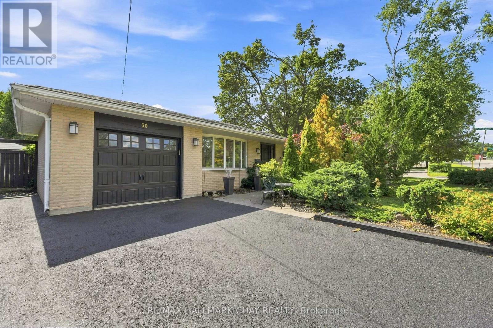 30 Harding Avenue, Barrie, Ontario  L4M 3K2 - Photo 2 - S13783188