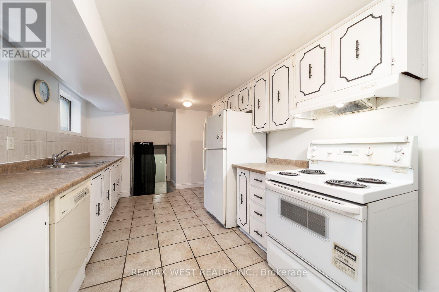 2534 Palisander Avenue, Mississauga, Ontario  L5B 2L2 - Photo 10 - W13783984