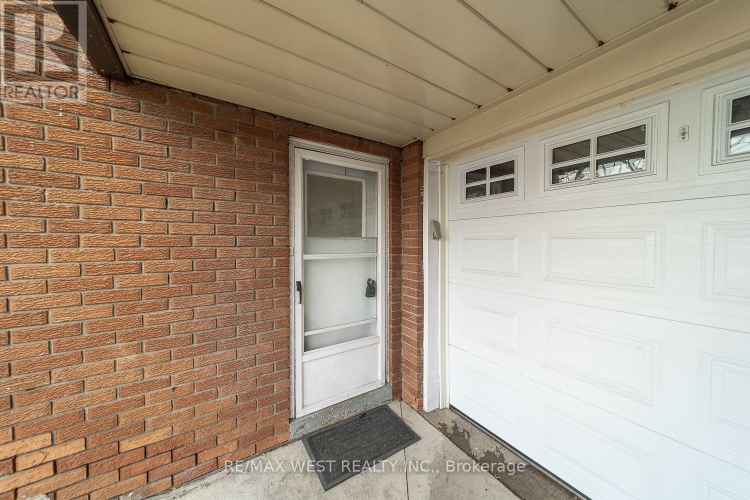 2534 Palisander Avenue, Mississauga, Ontario  L5B 2L2 - Photo 12 - W13783984