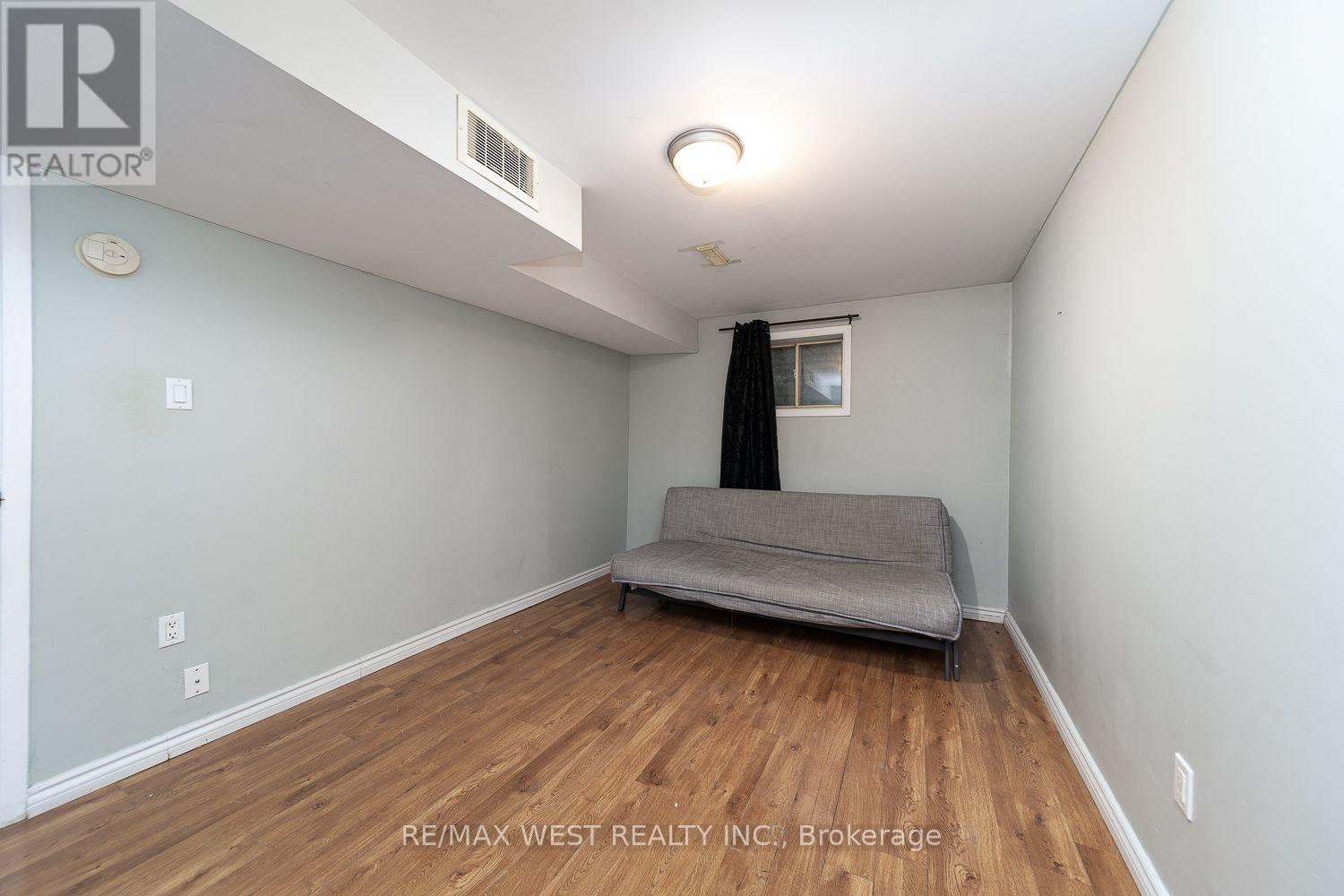 2534 Palisander Avenue, Mississauga, Ontario  L5B 2L2 - Photo 3 - W13783984