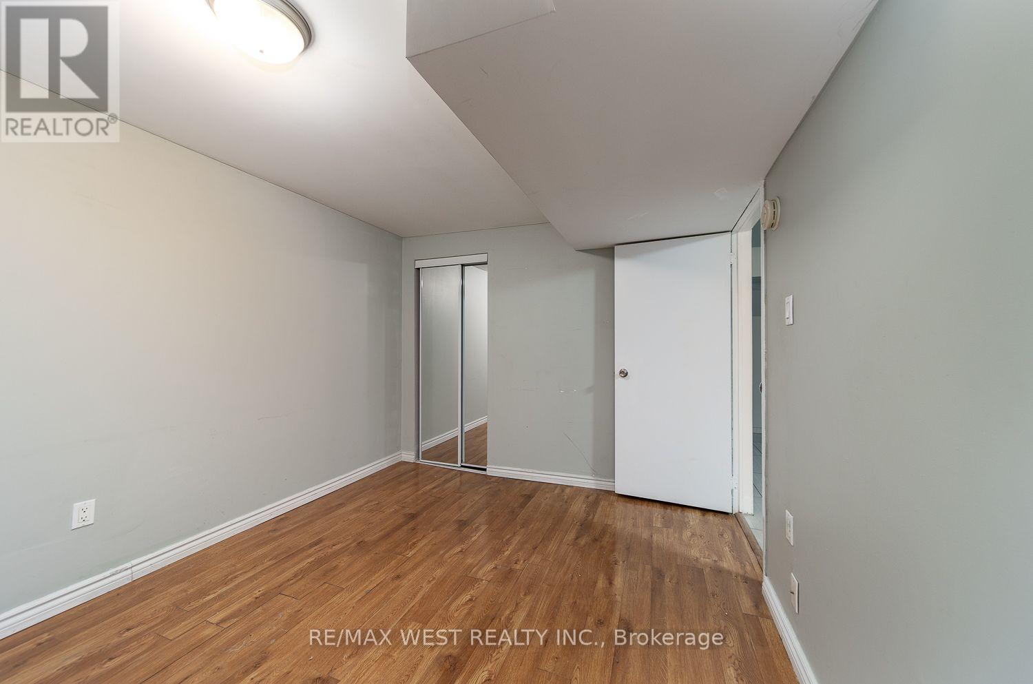 2534 Palisander Avenue, Mississauga, Ontario  L5B 2L2 - Photo 4 - W13783984