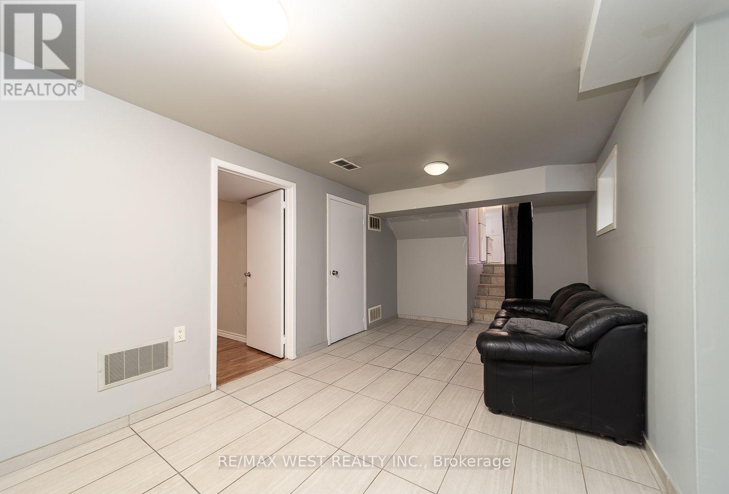 2534 Palisander Avenue, Mississauga, Ontario  L5B 2L2 - Photo 7 - W13783984