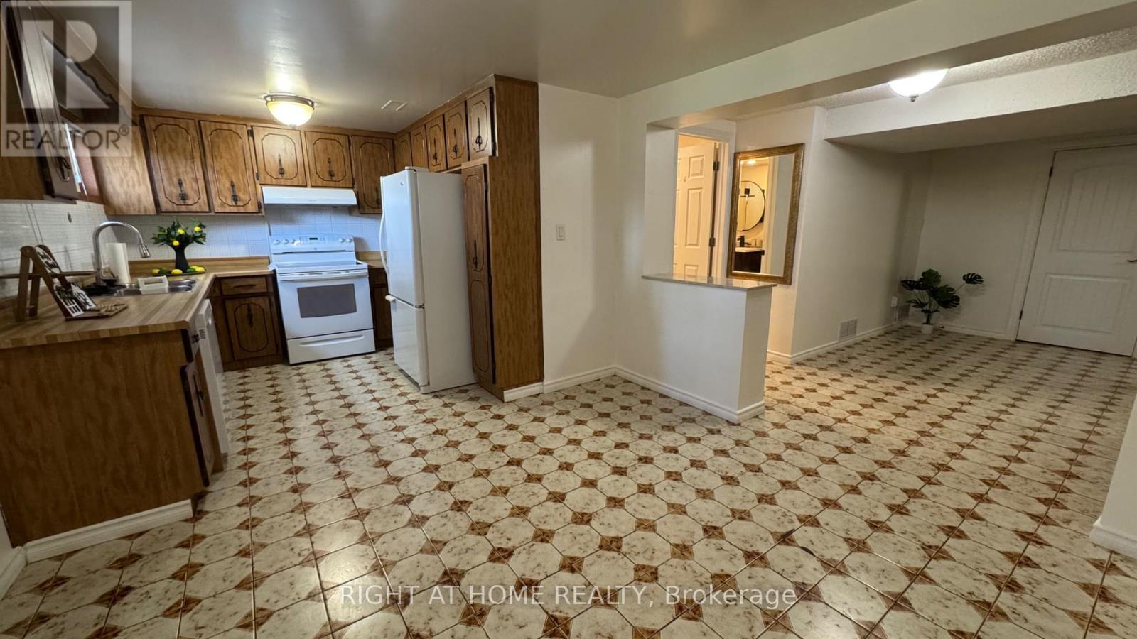 Lower Level - 31 Whitburn Crescent, Toronto, Ontario M3M 2S3 - Photo 10 - W13784022