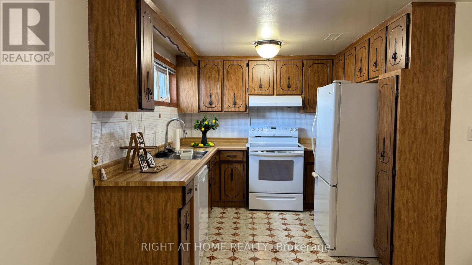 Lower Level - 31 Whitburn Crescent, Toronto, Ontario M3M 2S3 - Photo 16 - W13784022