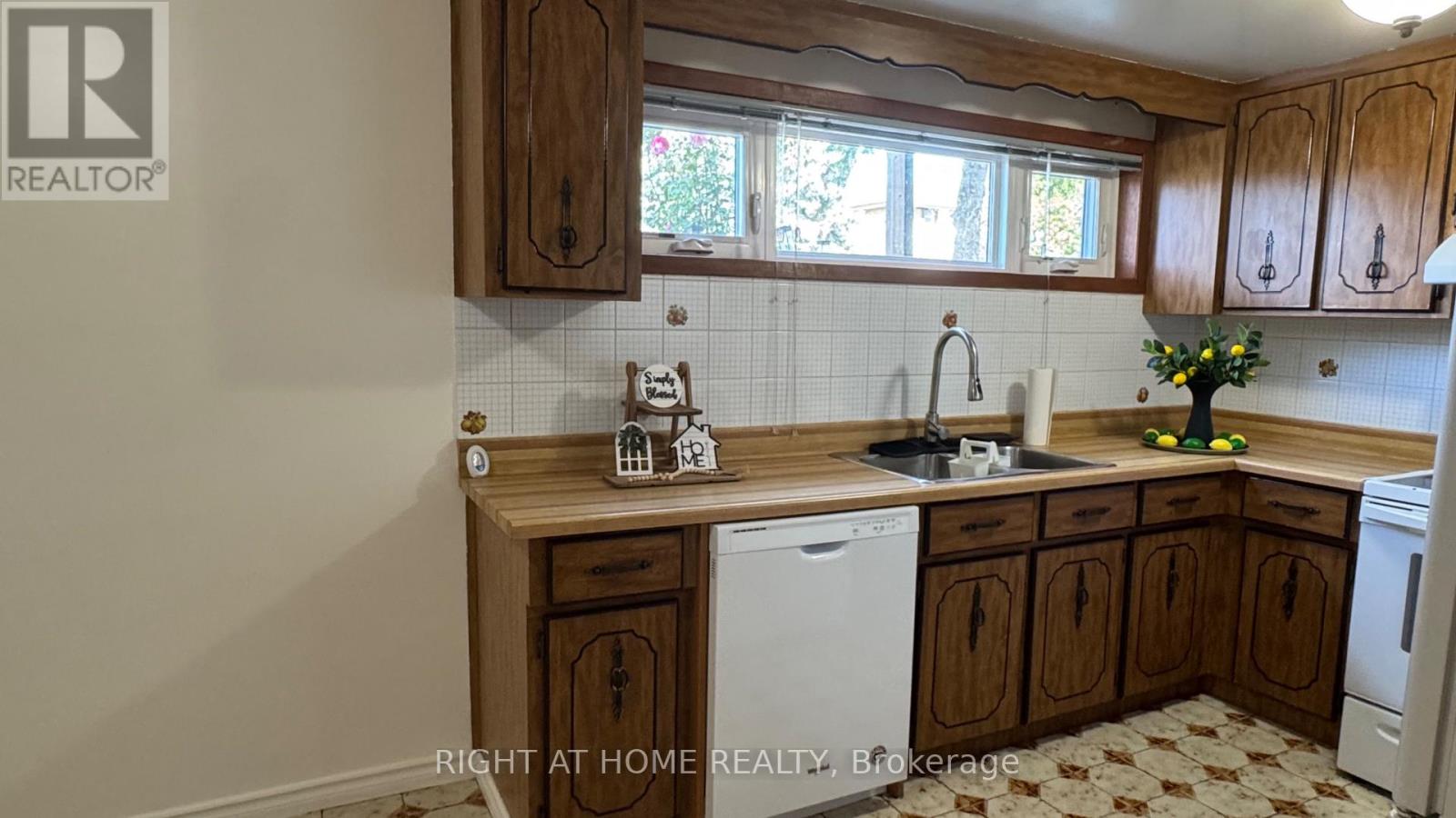Lower Level - 31 Whitburn Crescent, Toronto, Ontario M3M 2S3 - Photo 17 - W13784022