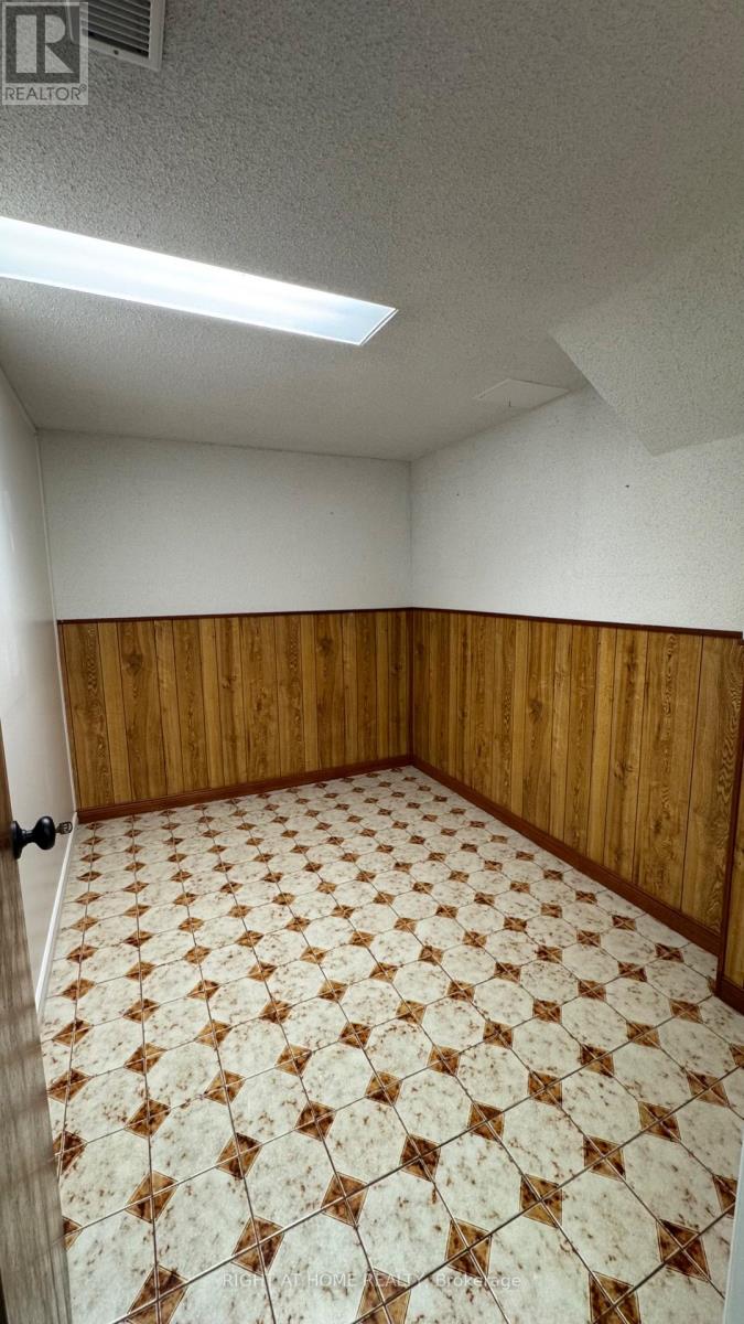Lower Level - 31 Whitburn Crescent, Toronto, Ontario M3M 2S3 - Photo 21 - W13784022