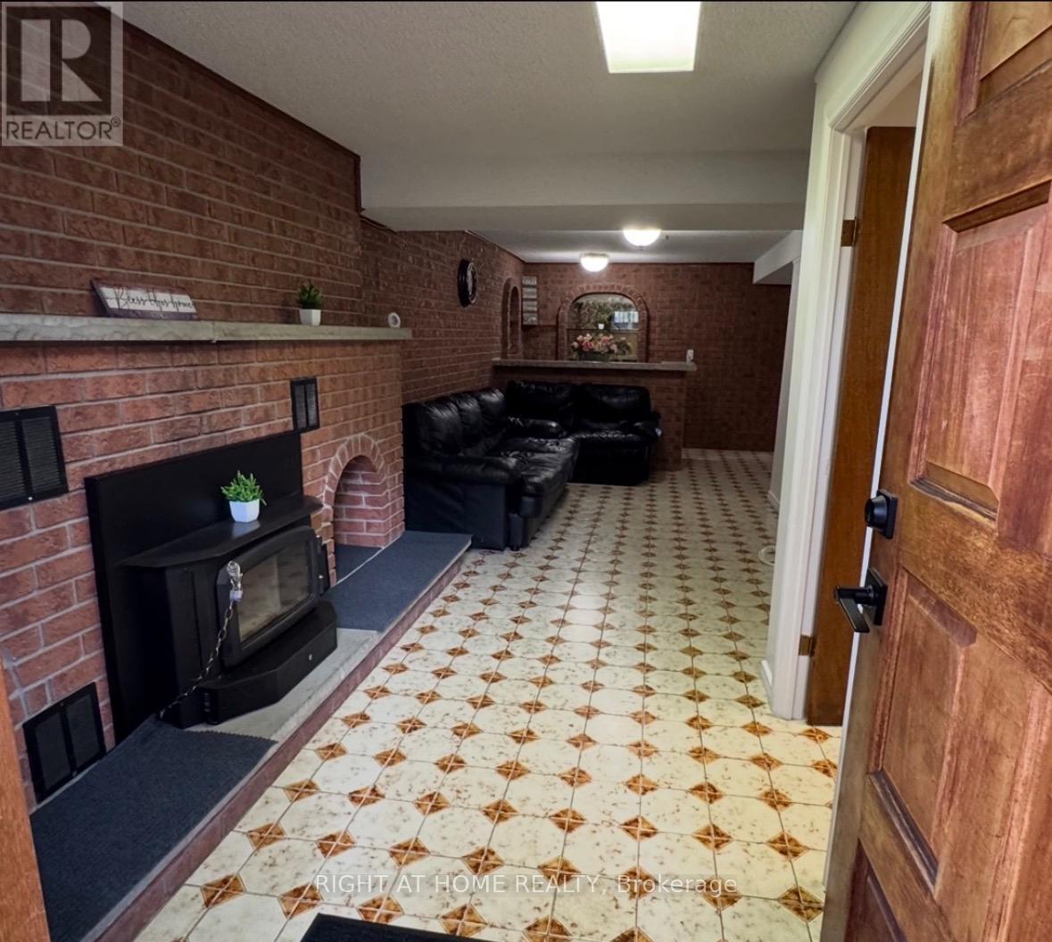 Lower Level - 31 Whitburn Crescent, Toronto, Ontario M3M 2S3 - Photo 5 - W13784022