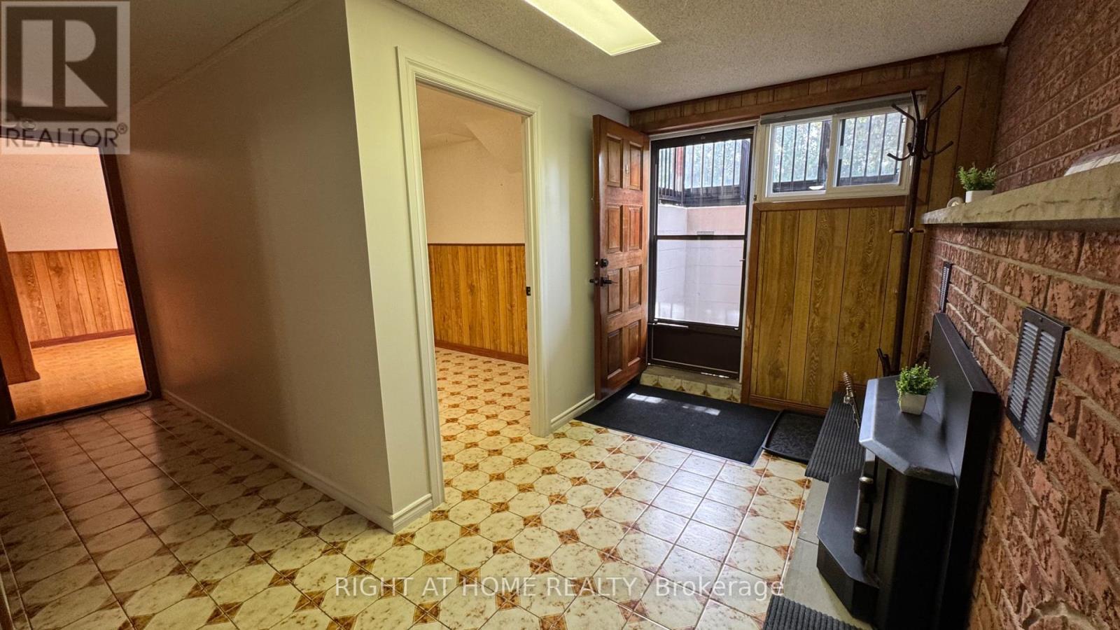 Lower Level - 31 Whitburn Crescent, Toronto, Ontario M3M 2S3 - Photo 6 - W13784022