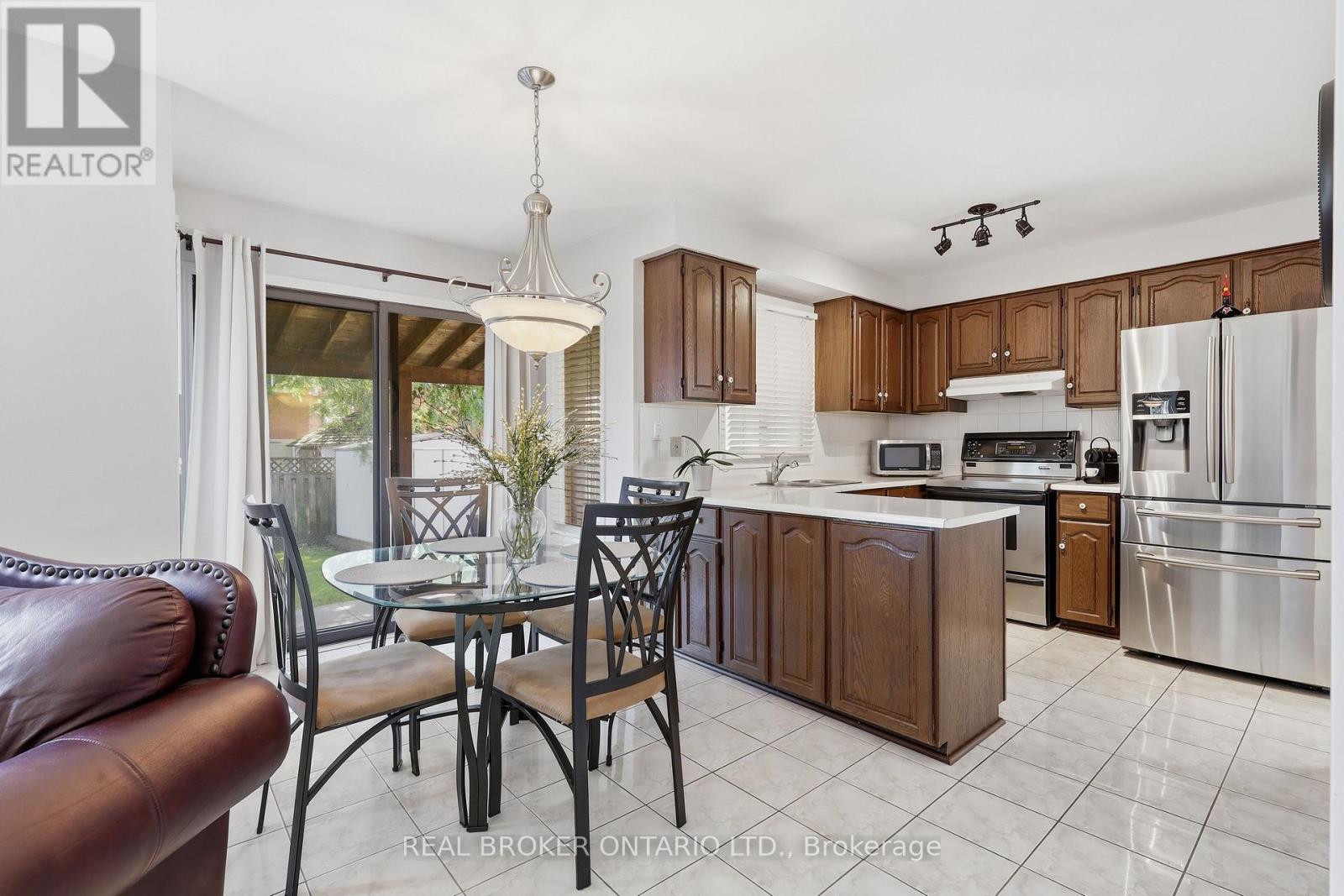 72 Appleton Trail, Brampton, Ontario  L6W 4L3 - Photo 11 - W13784044