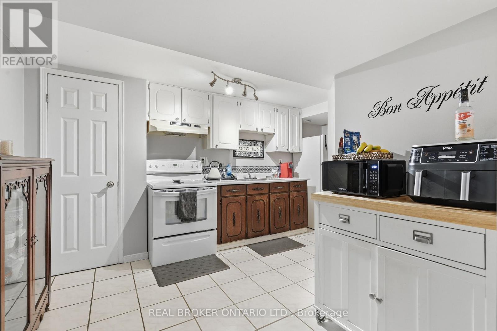 72 Appleton Trail, Brampton, Ontario  L6W 4L3 - Photo 32 - W13784044