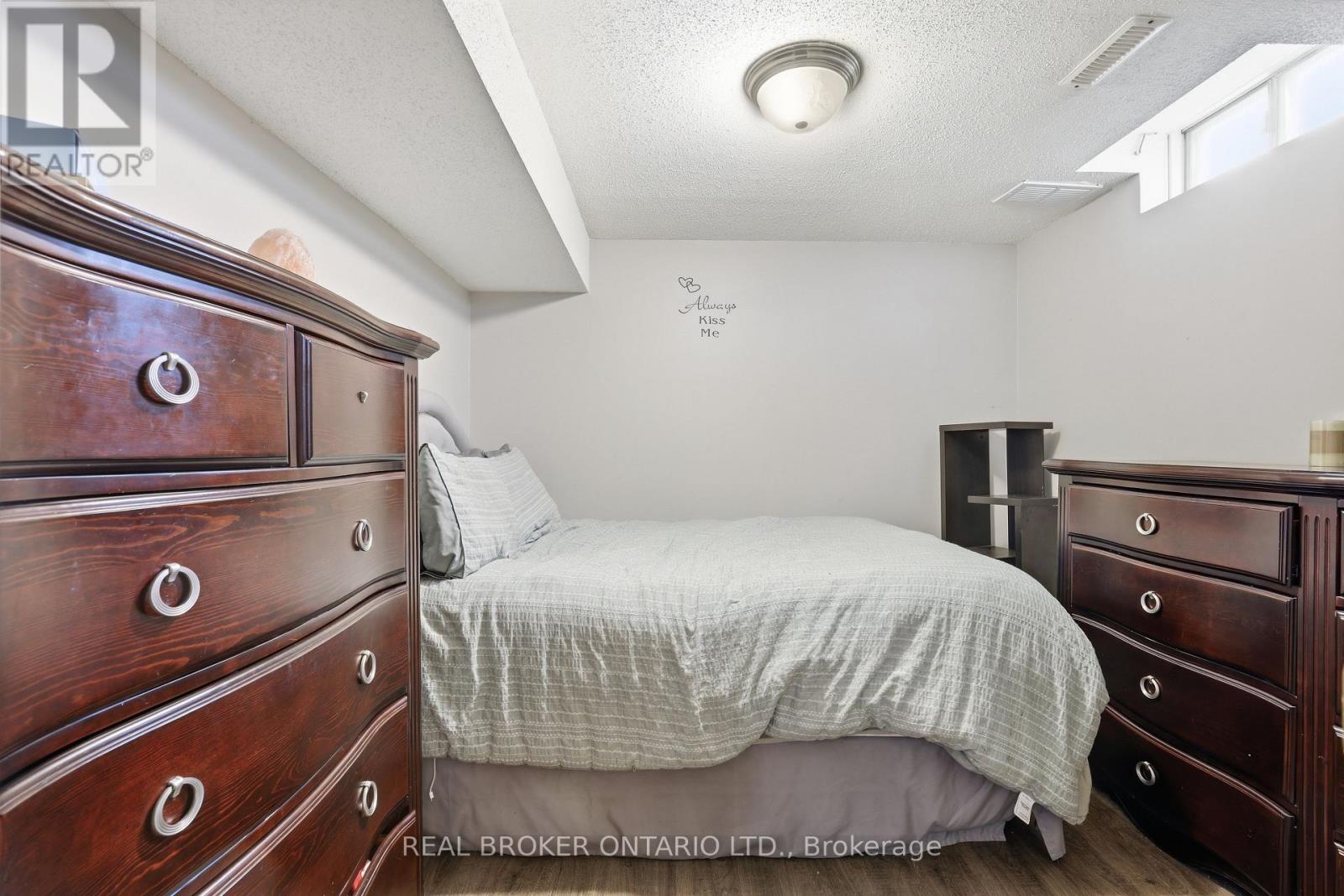 72 Appleton Trail, Brampton, Ontario  L6W 4L3 - Photo 33 - W13784044