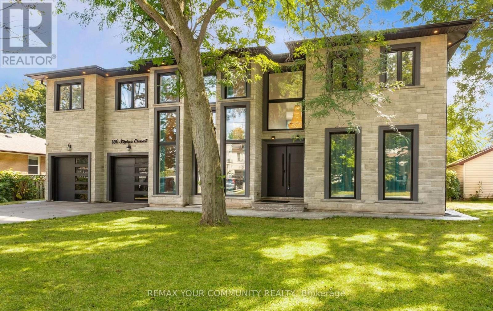 606 Stephens Crescent, Oakville, Ontario  L6K 1Y3 - Photo 2 - W13782460