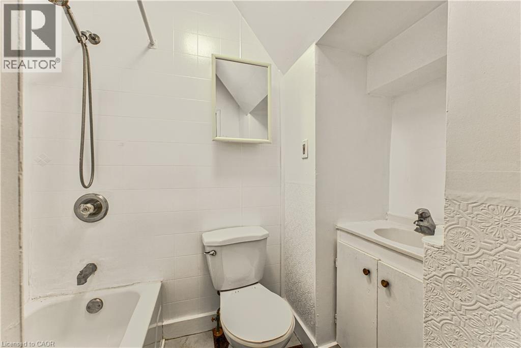 217 Lancaster Street E, Kitchener, Ontario  N2H 4T9 - Photo 6 - 40861010