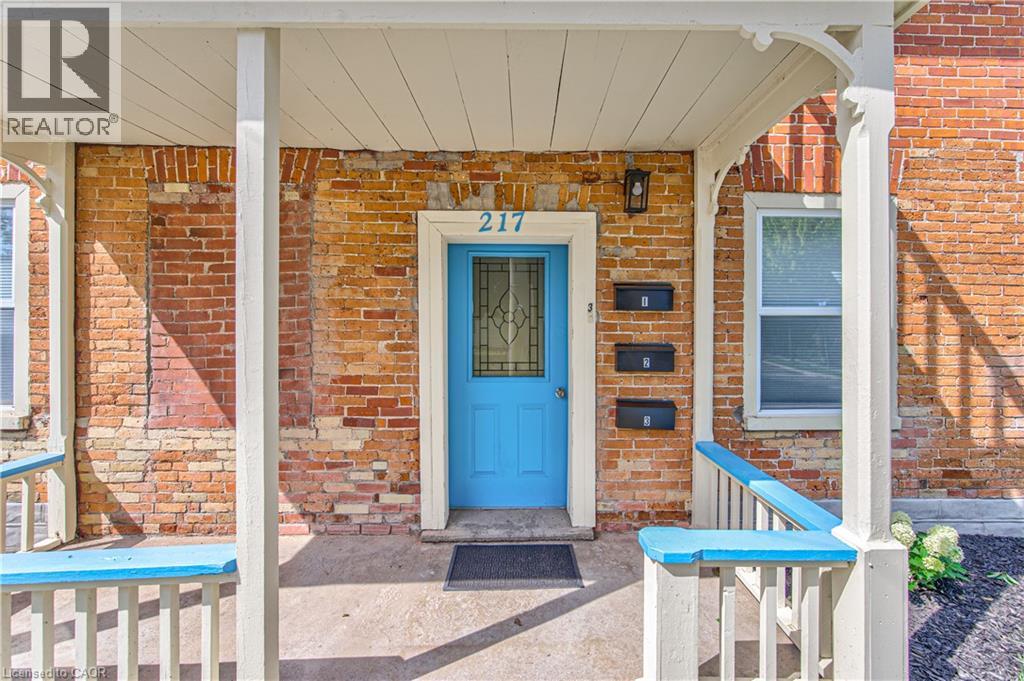 217 Lancaster Street E, Kitchener, Ontario  N2H 4T9 - Photo 3 - 40861010