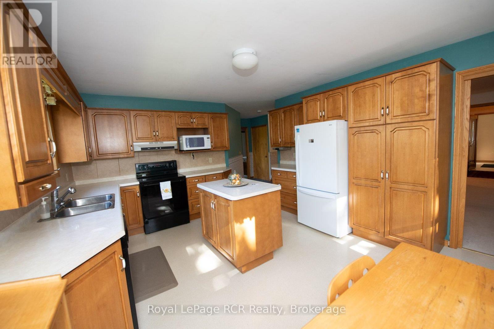 9870 Creek Road, Minto, Ontario  N0G 1M0 - Photo 32 - X13779058