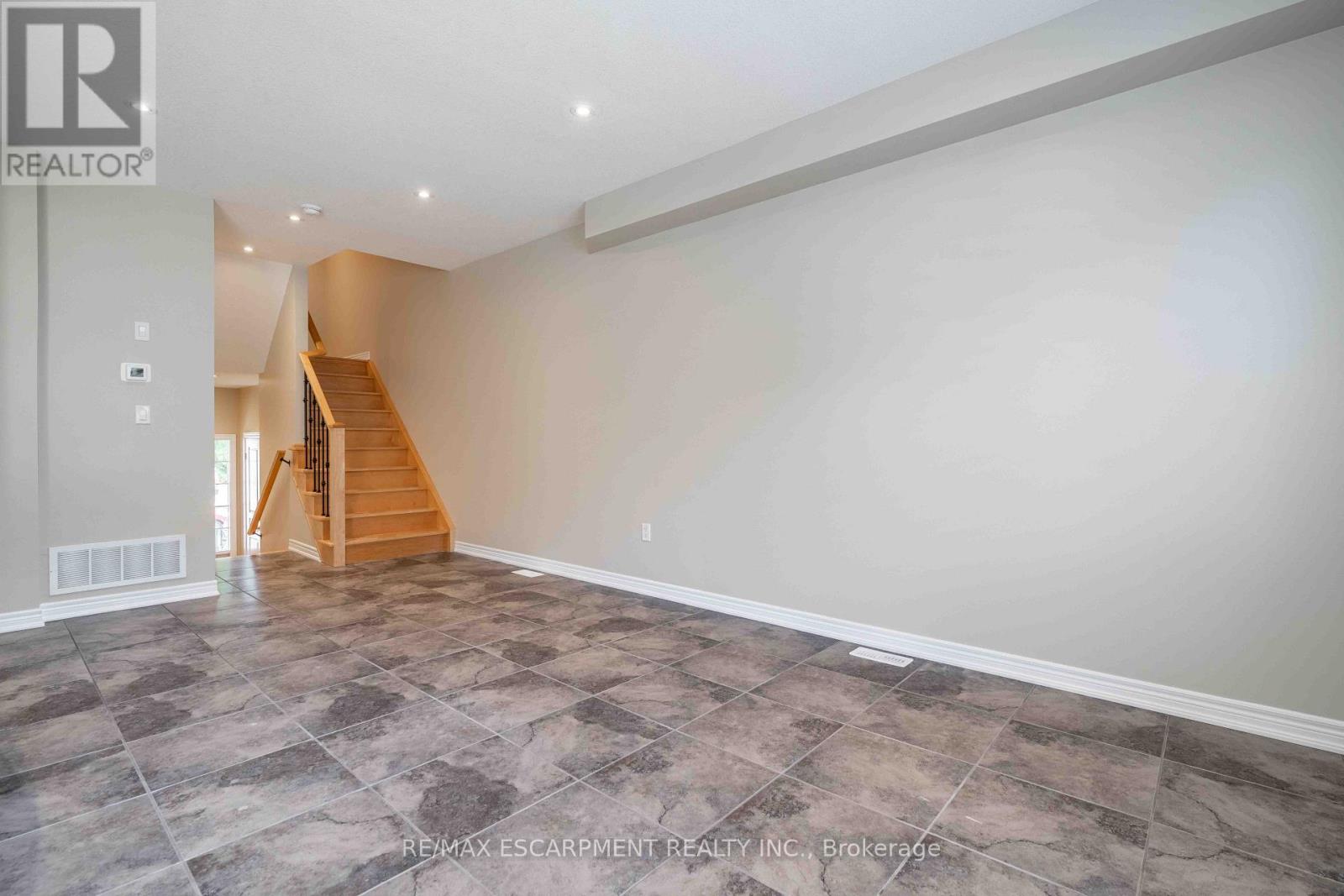 134 Palacebeach Trail, Hamilton, Ontario  L8E 0C3 - Photo 9 - X13780220