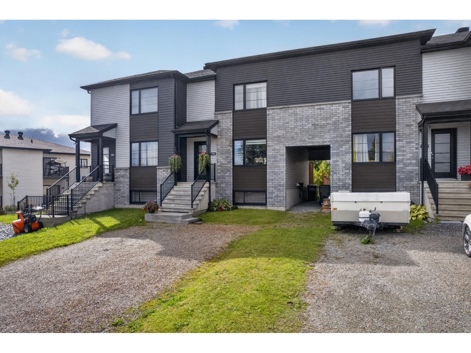 724 Rue Mack-Sennett Sherbrooke (Brompton/Rock Forest/Saint-Élie/Deauville) Quebec Canada J1N1B4 3