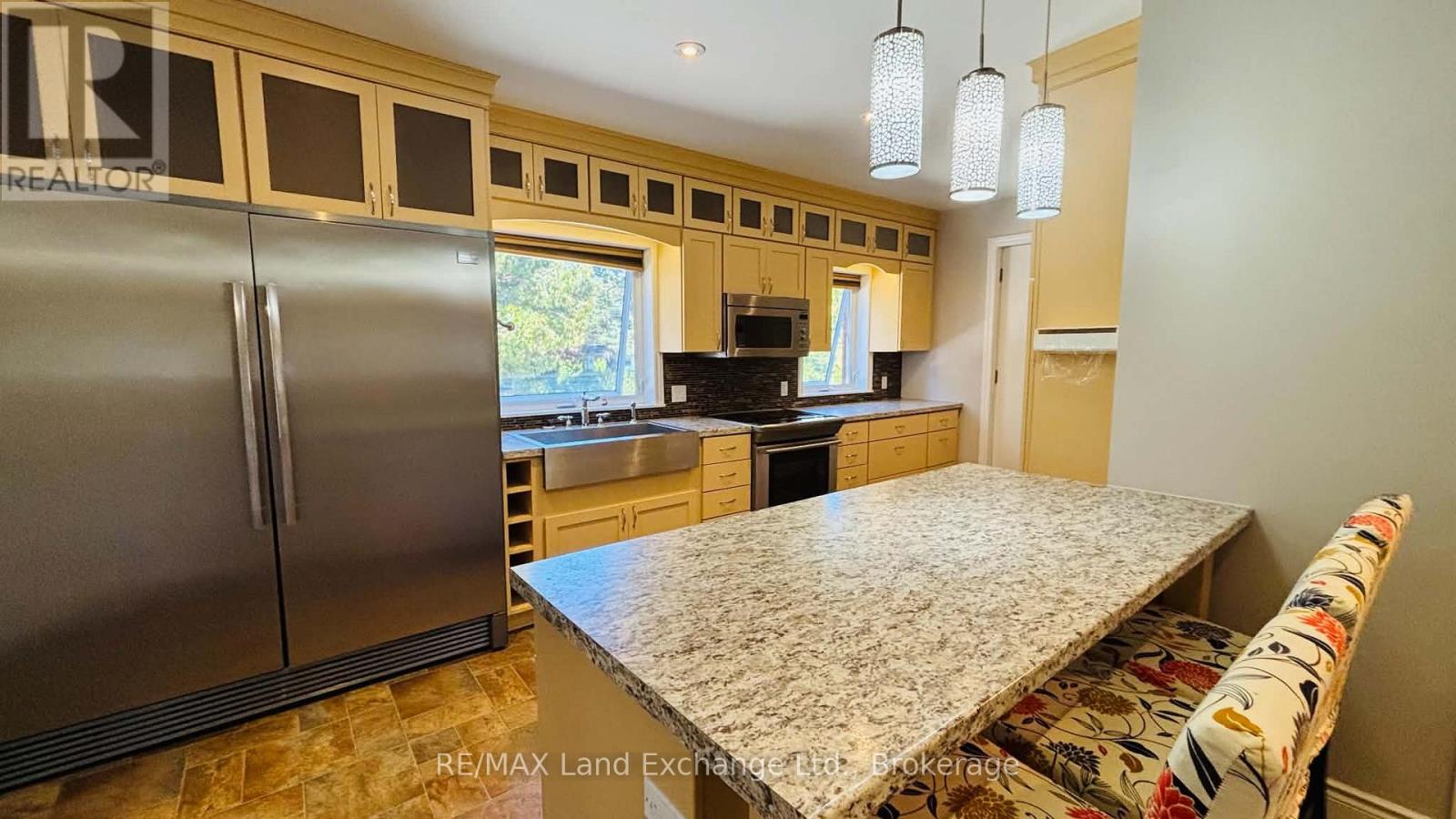 226 Huron Street S, Saugeen Shores, Ontario N0H 2L0 - Photo 3 - X13784454