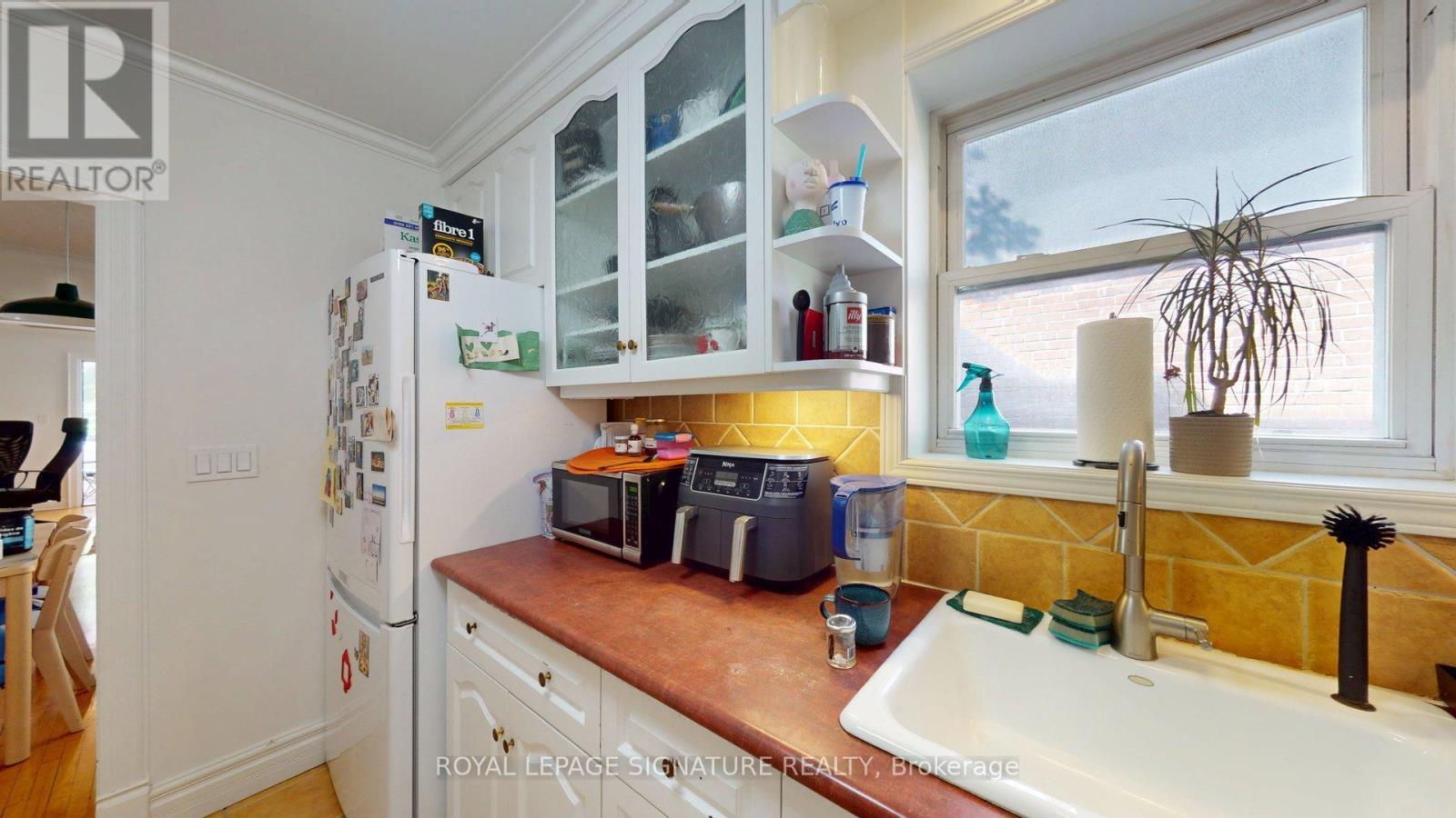 Main - 63 Braemore Gardens, Toronto, Ontario  M6G 2C7 - Photo 10 - C13784300