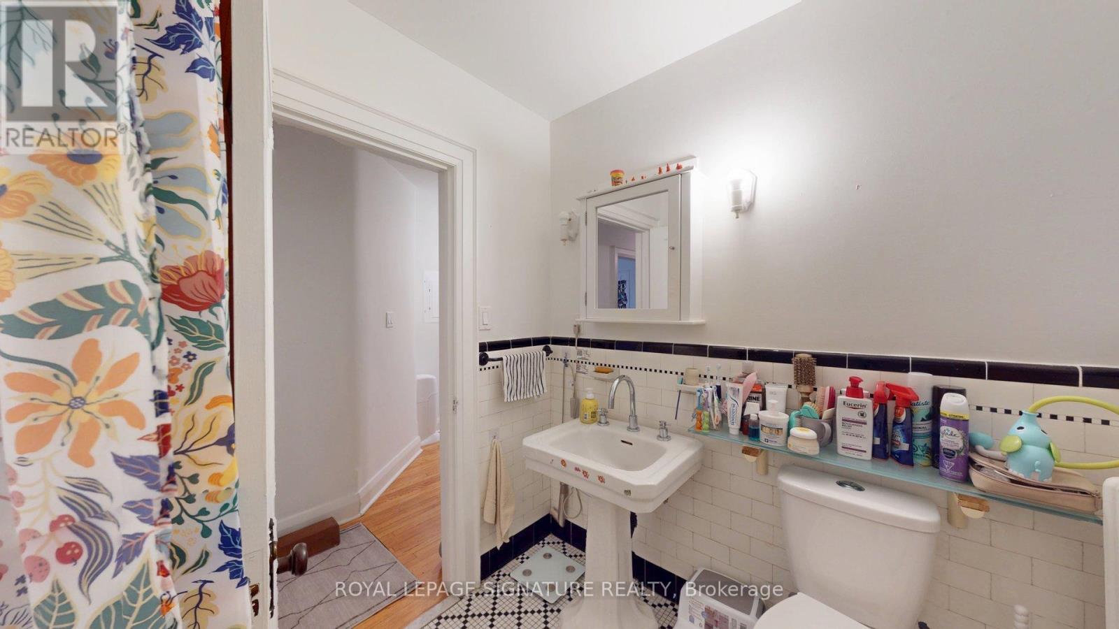 Main - 63 Braemore Gardens, Toronto, Ontario  M6G 2C7 - Photo 16 - C13784300