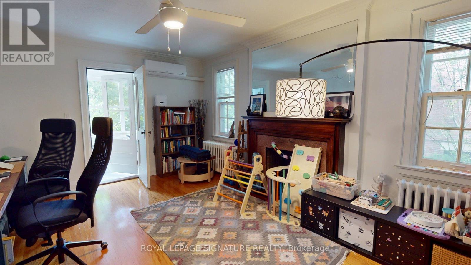 Main - 63 Braemore Gardens, Toronto, Ontario  M6G 2C7 - Photo 3 - C13784300