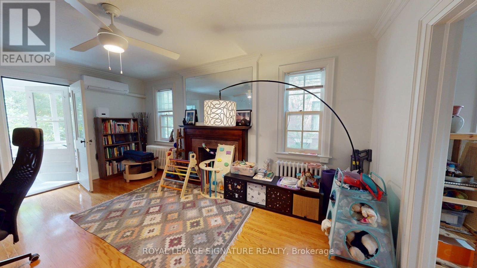 Main - 63 Braemore Gardens, Toronto, Ontario  M6G 2C7 - Photo 7 - C13784300