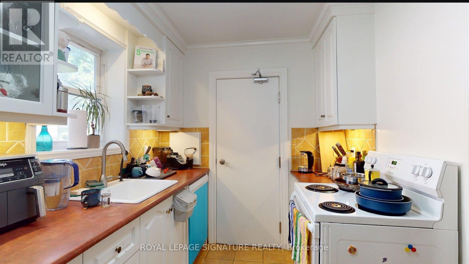 Main - 63 Braemore Gardens, Toronto, Ontario  M6G 2C7 - Photo 9 - C13784300