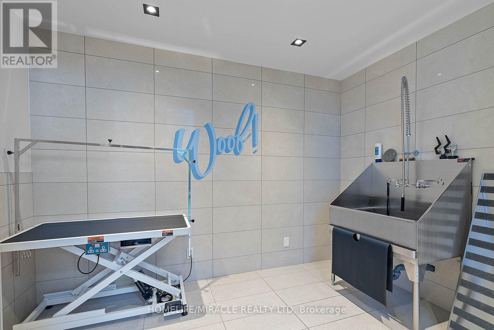 1322 - 108 Peter Street, Toronto (Waterfront Communities), Ontario  M5V 2G7 - Photo 37 - C13784416