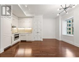 542 - 22 LEADER LANE, Toronto, Ontario