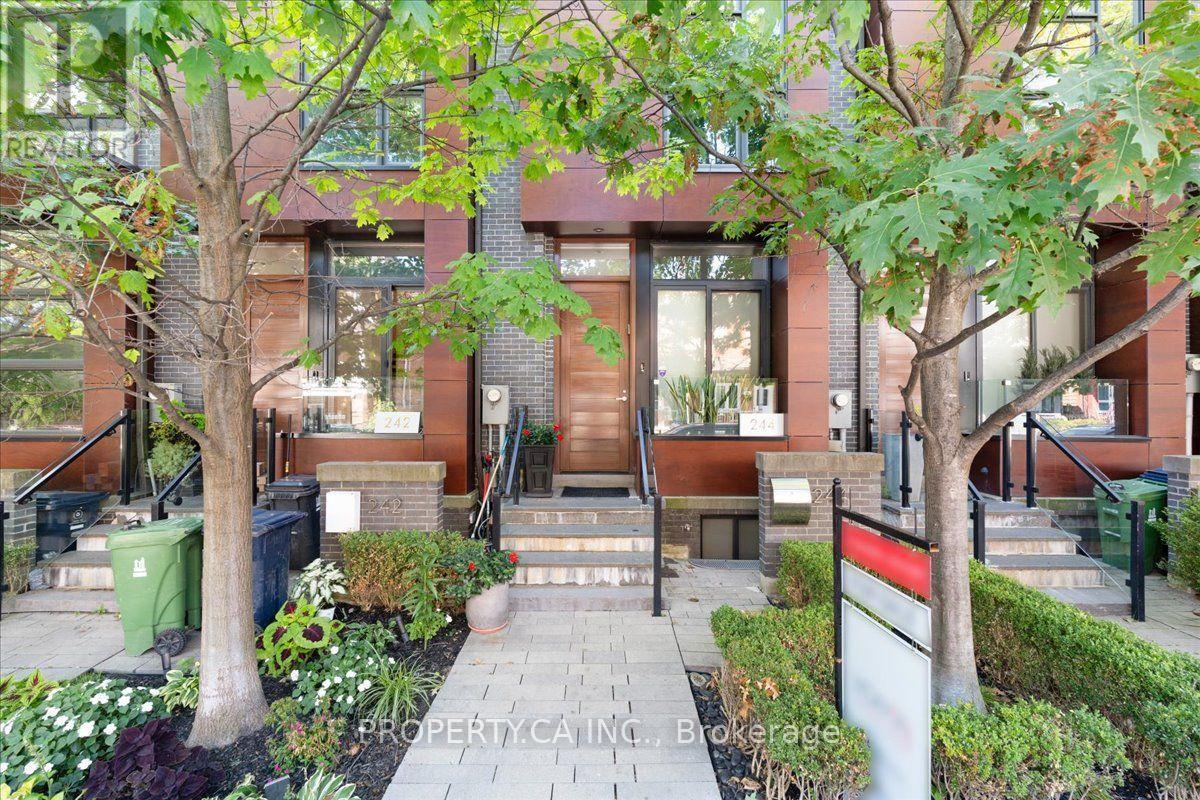 244 MANNING AVENUE, Toronto, Ontario