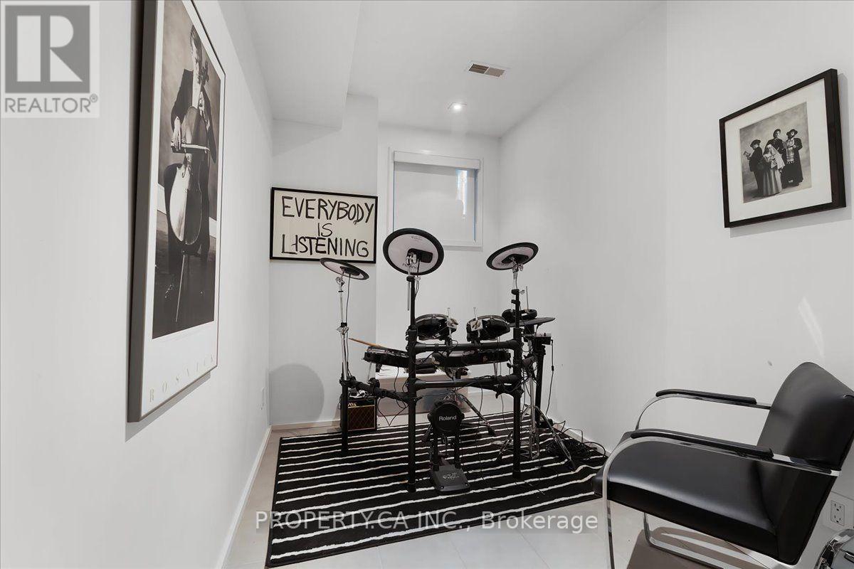 244 Manning Avenue, Toronto, Ontario  M6J 2K7 - Photo 37 - C13784566