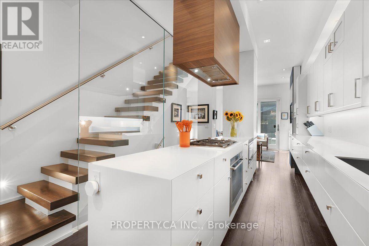244 Manning Avenue, Toronto, Ontario  M6J 2K7 - Photo 8 - C13784566