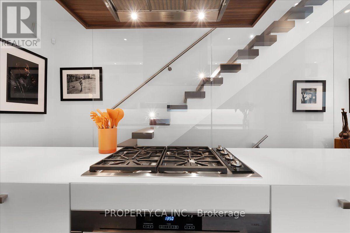 244 Manning Avenue, Toronto, Ontario  M6J 2K7 - Photo 9 - C13784566