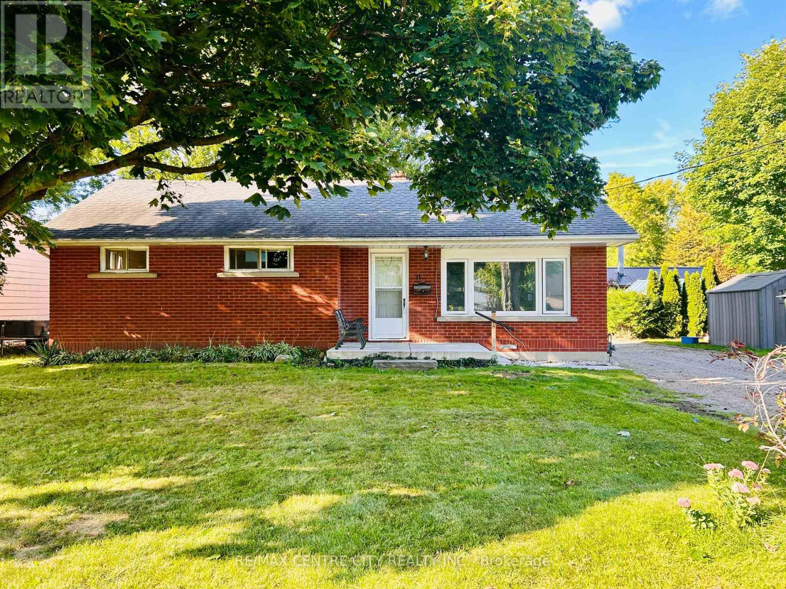 11 Marchant Street, Aylmer, Ontario  N5H 1V5 - Photo 1 - X13784208