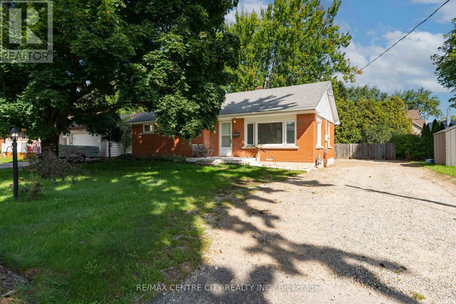 11 Marchant Street, Aylmer, Ontario  N5H 1V5 - Photo 2 - X13784208