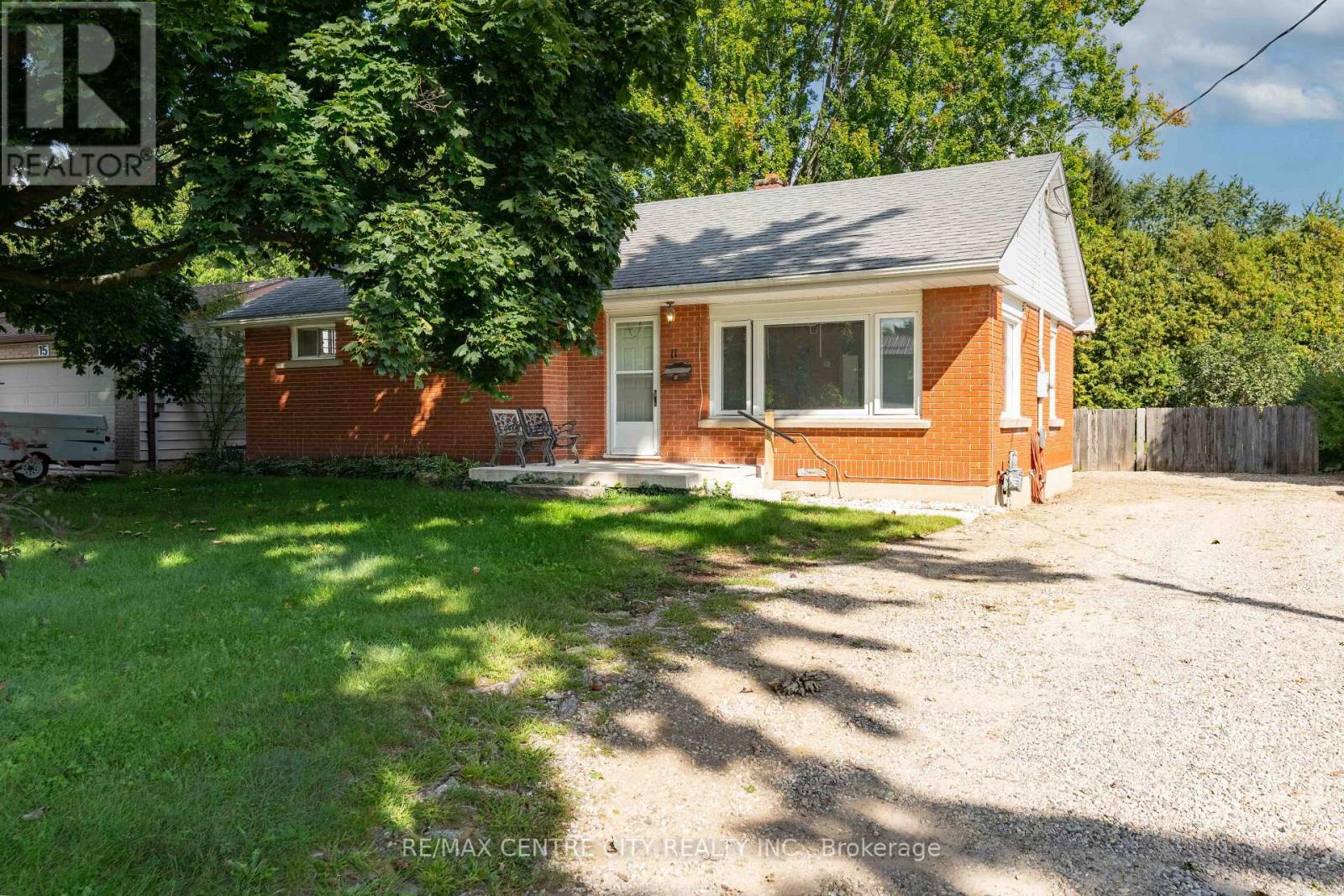 11 Marchant Street, Aylmer, Ontario  N5H 1V5 - Photo 3 - X13784208