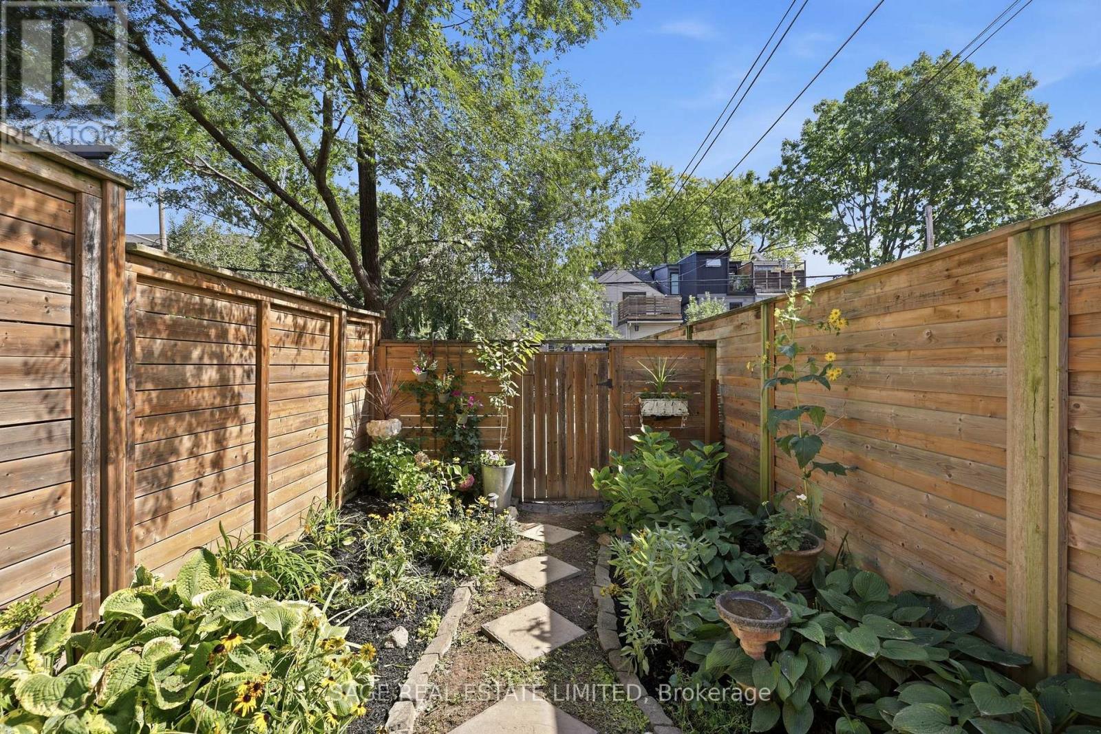 231 Boulton Avenue, Toronto, Ontario M4M 2J8 - Photo 17 - E13784236