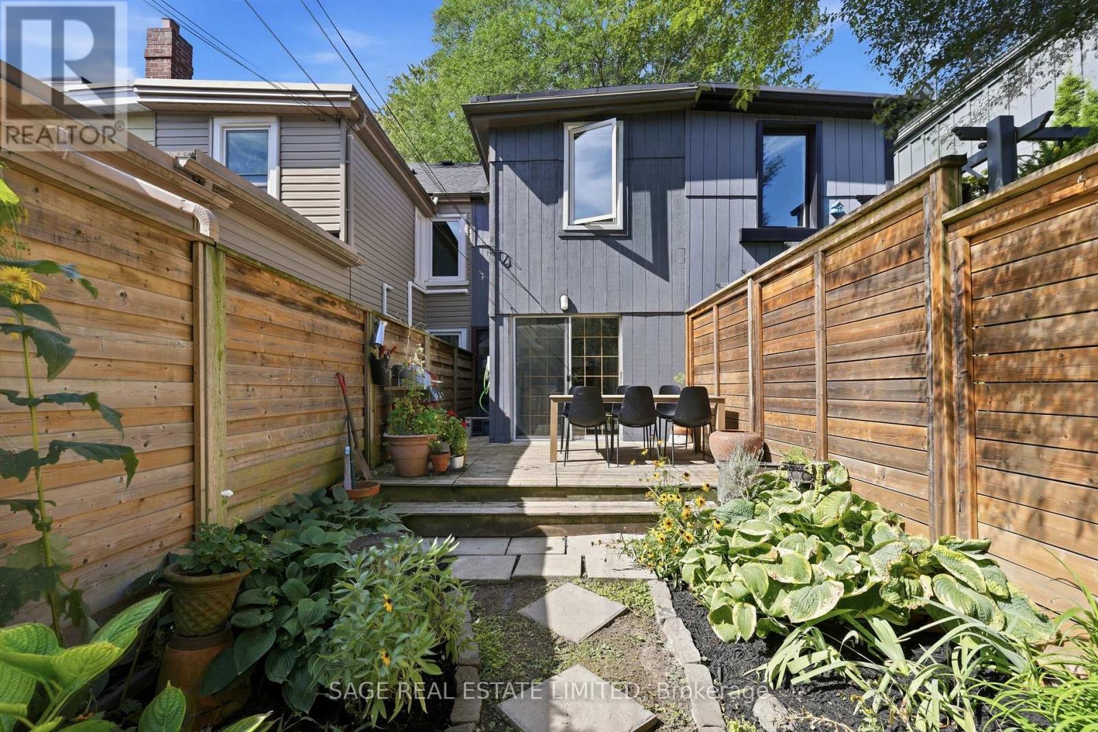 231 Boulton Avenue, Toronto, Ontario M4M 2J8 - Photo 18 - E13784236